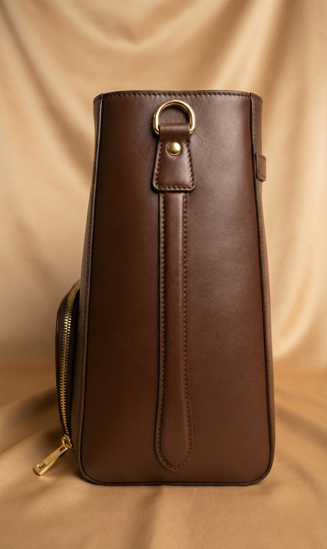 Luxury TOGO Leather Handbag – Modern Elegant Bag with Insulated Compartment