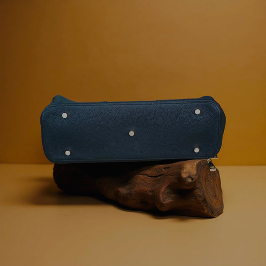 Dessous du sac Signature HAKSAM Paris en cuir Togo, base renforcée et finitions haut de gamme